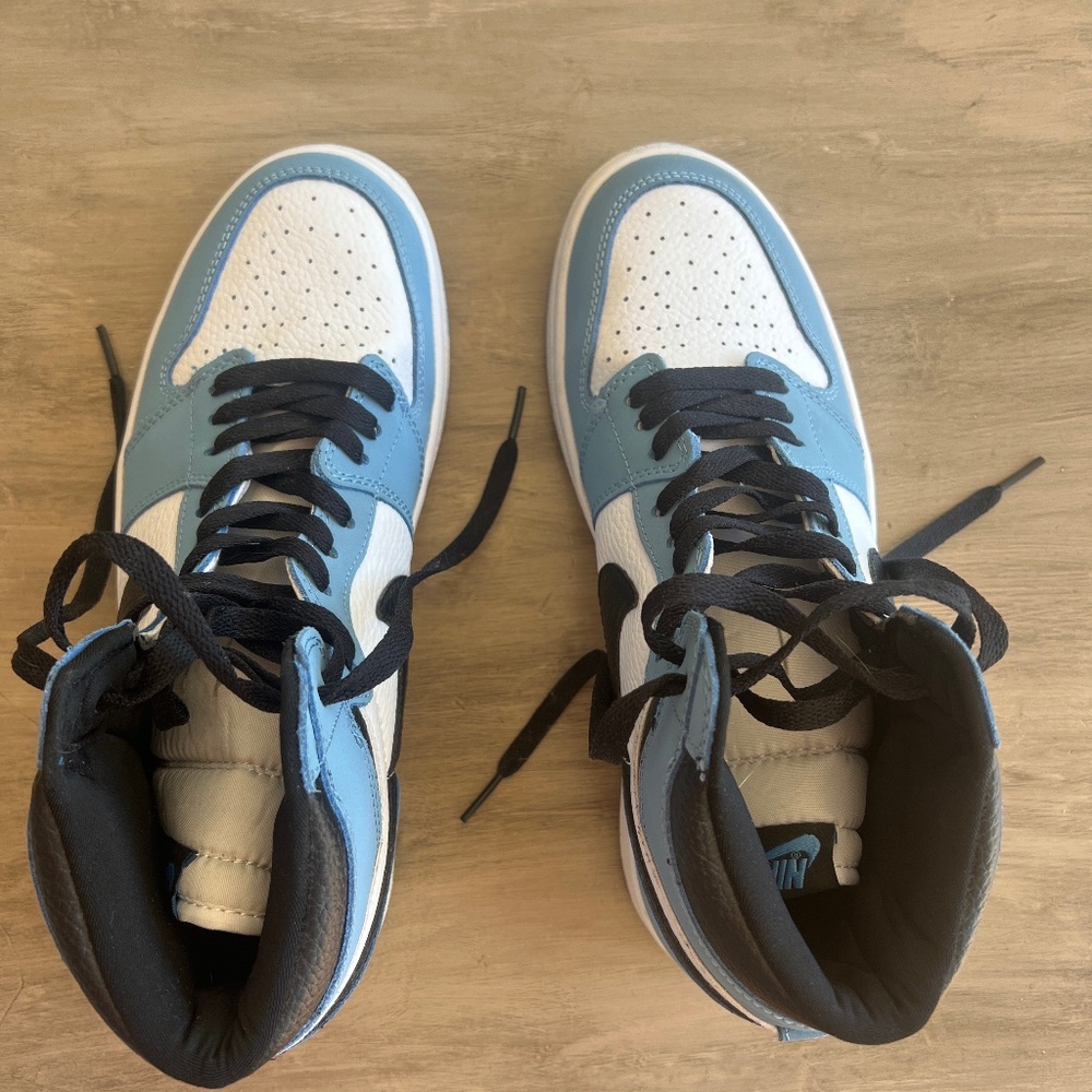 Air Jordan 1 Retro High OG University Blue